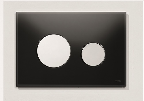 Przycisk spłukujący TECEnow w kolorze czarnym wyróżnia się minimalistycznym wzornictwem i płaską powierzchnią.